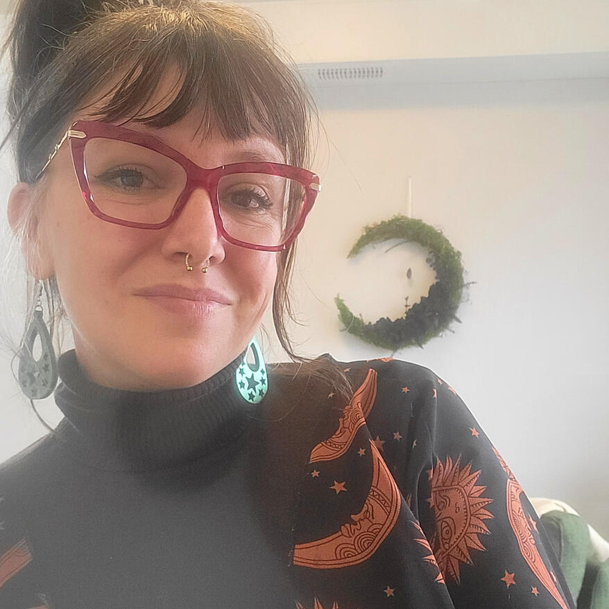 Portrait of Jenni Evans, Registered Social Worker, Psychotherapist in Kitchener-Waterloo, Ontario